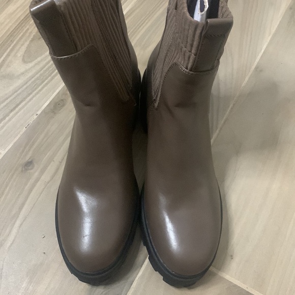 Winter Boots - Picture 3 of 3